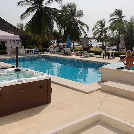 Hotel Katakalousse Yembakana Екстериор снимка