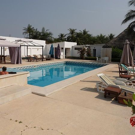 Hotel Katakalousse Yembakana Екстериор снимка