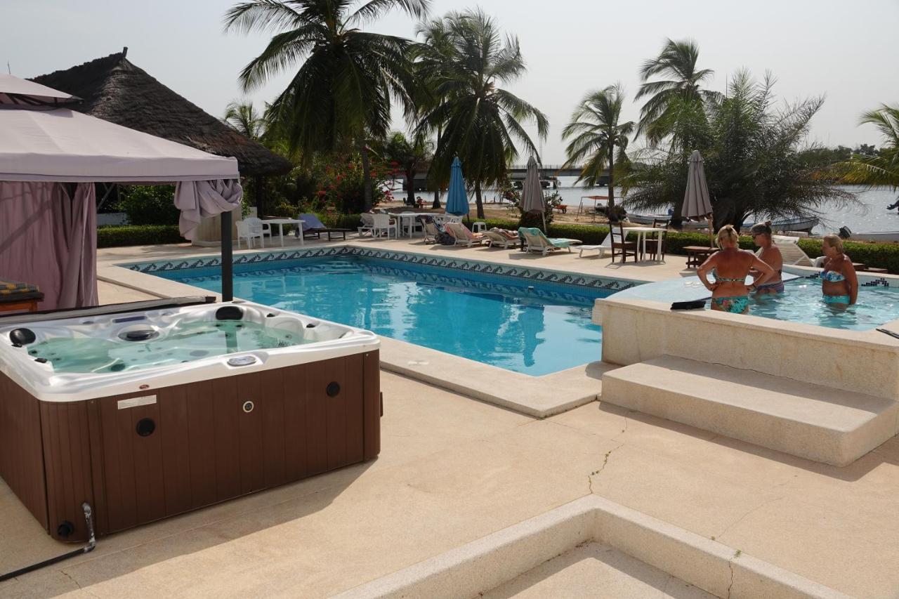 Hotel Katakalousse Yembakana Екстериор снимка