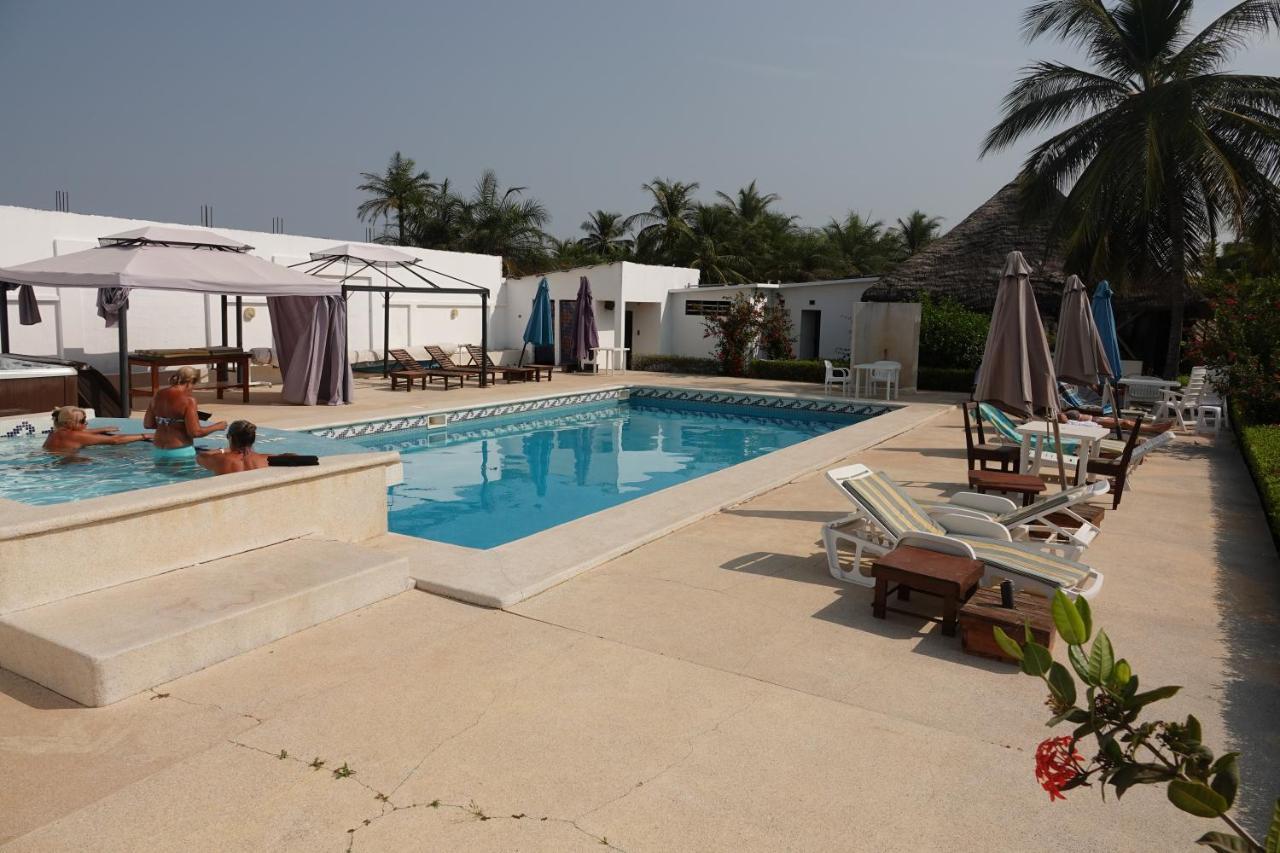 Hotel Katakalousse Yembakana Екстериор снимка