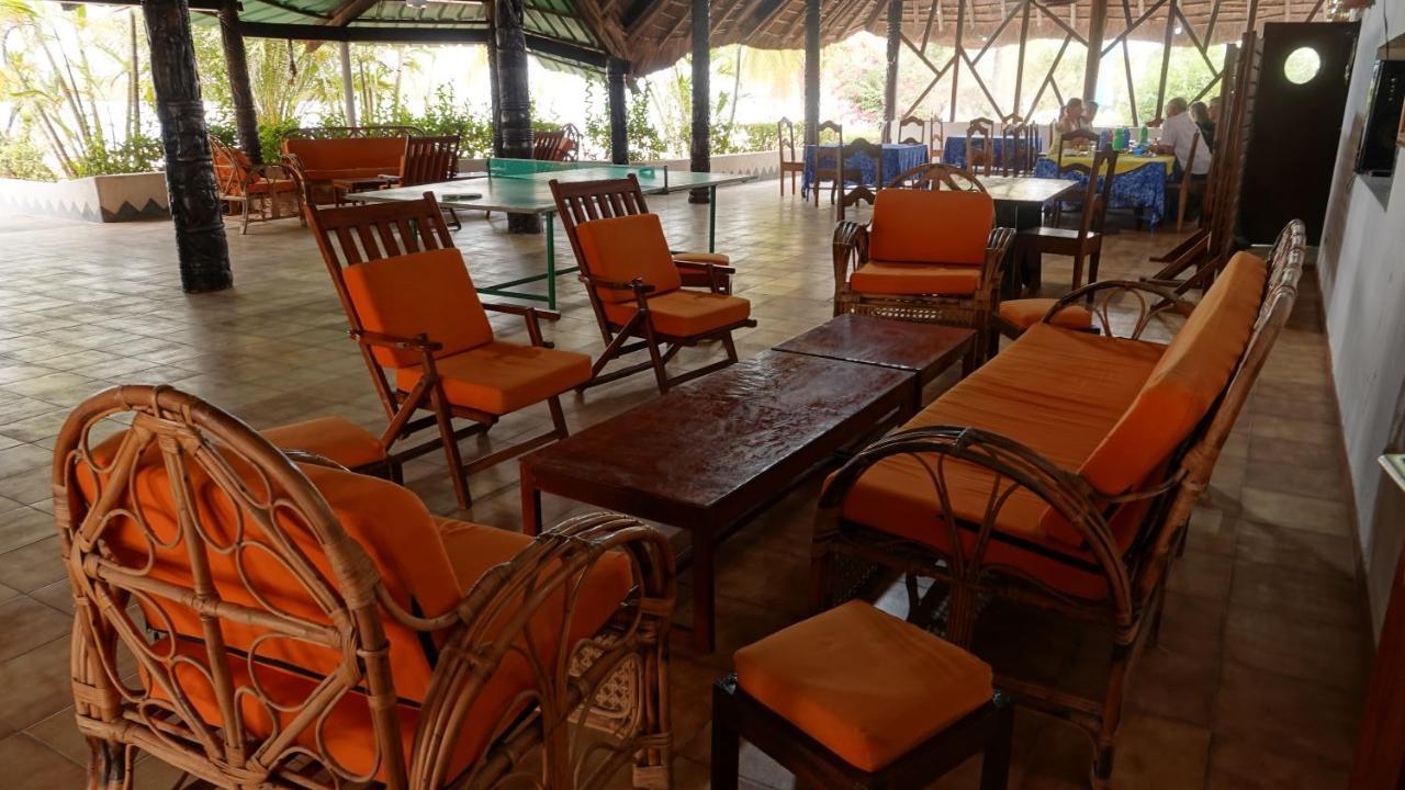 Hotel Katakalousse Yembakana Екстериор снимка