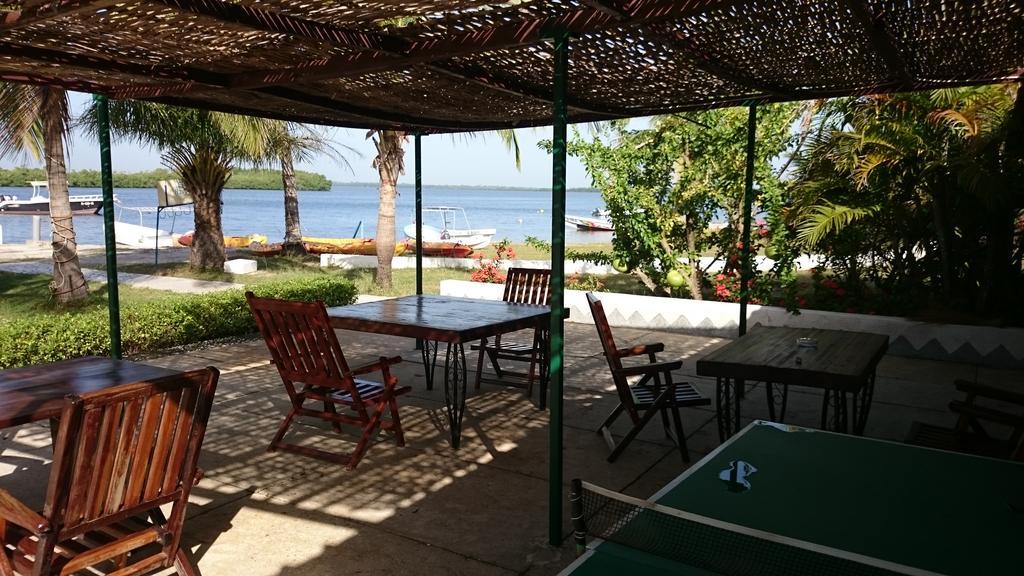 Hotel Katakalousse Yembakana Екстериор снимка