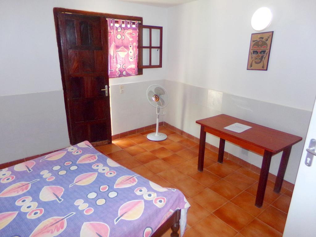 Hotel Katakalousse Yembakana Екстериор снимка