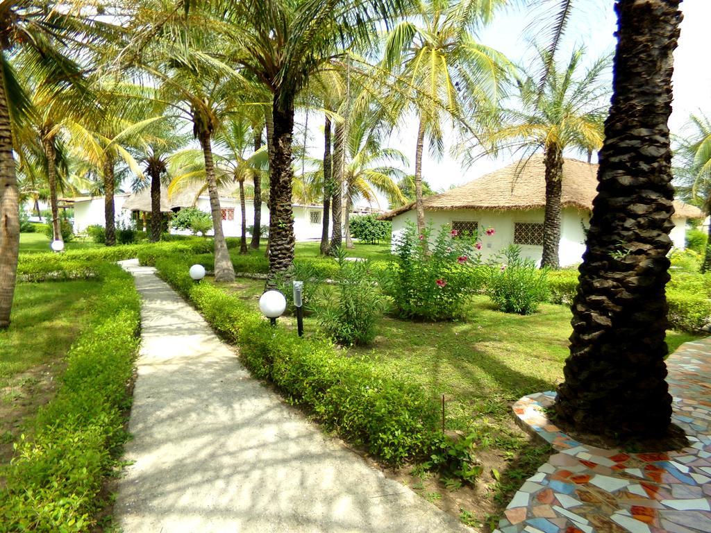 Hotel Katakalousse Yembakana Екстериор снимка