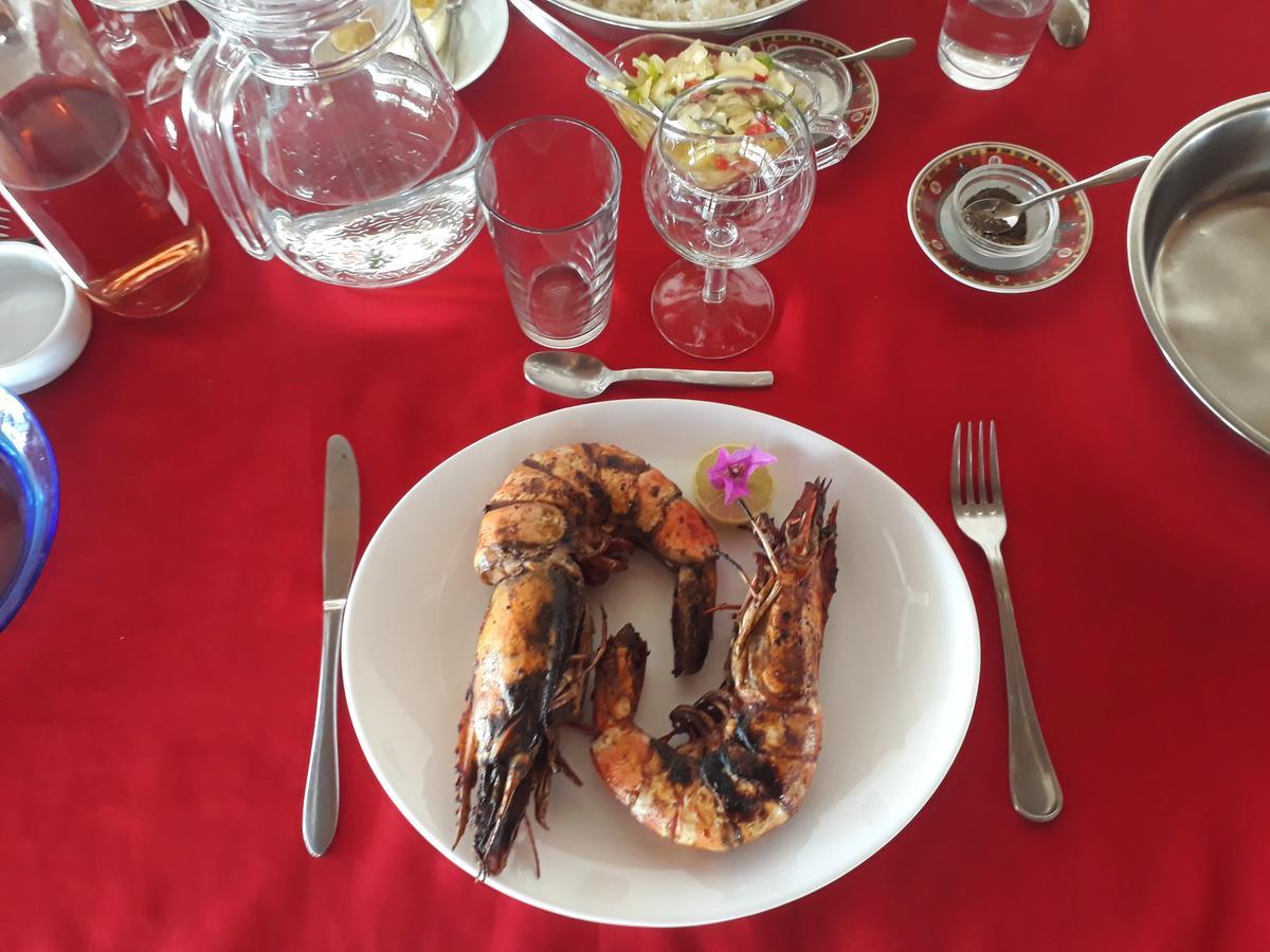 Hotel Katakalousse Yembakana Екстериор снимка
