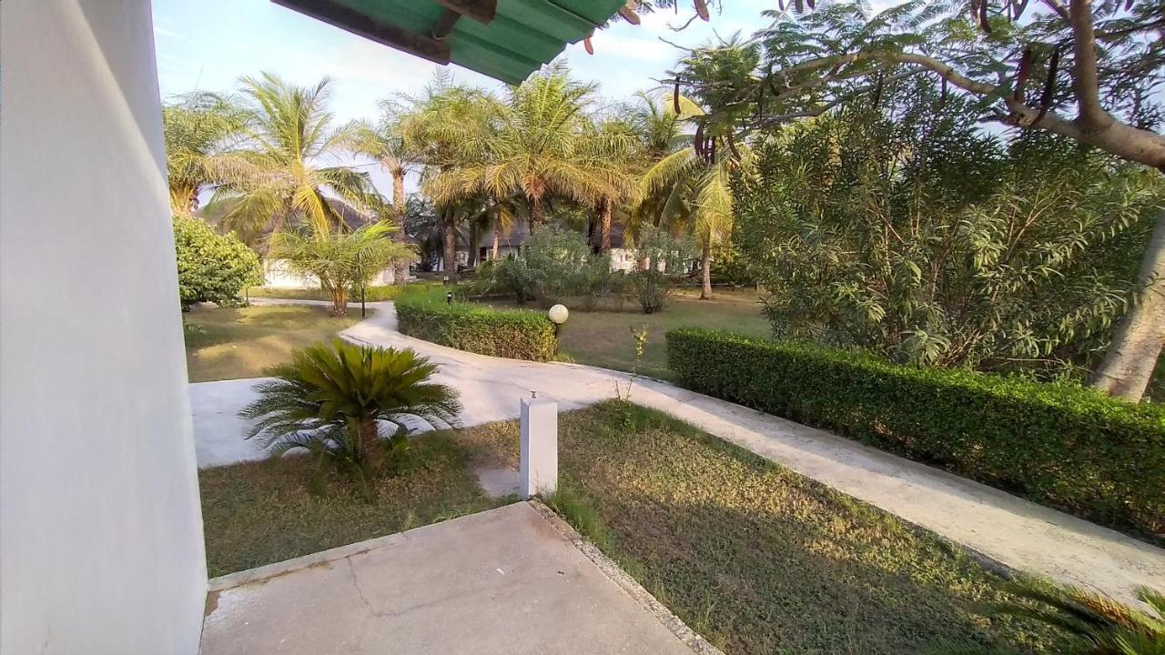 Hotel Katakalousse Yembakana Екстериор снимка