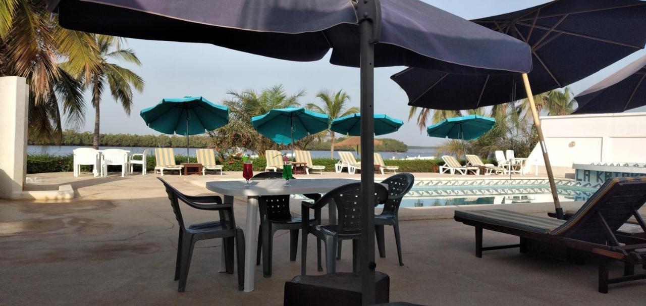 Hotel Katakalousse Yembakana Екстериор снимка