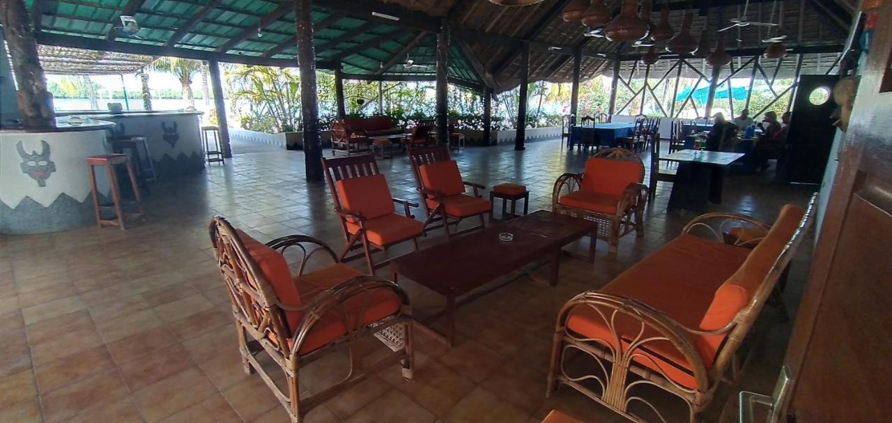Hotel Katakalousse Yembakana Екстериор снимка